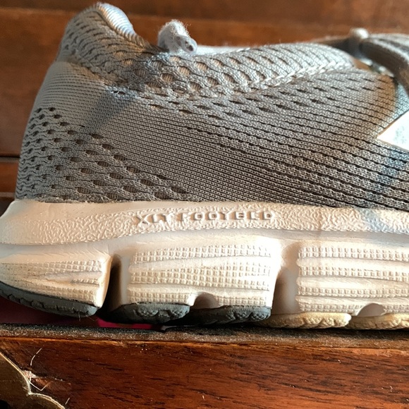 Like New! New Balance athletic shoes size 10 - Picture 5 of 5